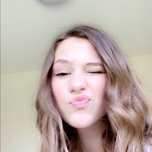 Meet your Posher, Lily